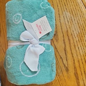 Everyday Living Microplush throw blanket